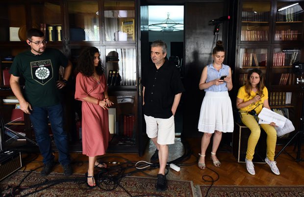 НОВОСТИ НА СНИМАЊУ СЕРИЈЕ ЈУНАЦИ НАШЕГ ДОБА: У канцеларији Милета Коња